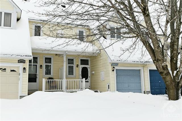 1804 Hennessy Crescent, Townhouse with 3 bedrooms, 2 bathrooms and 3 parking in Ottawa ON | Image 1
