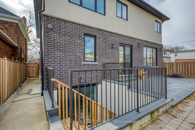 18 Ash Cres, House detached with 5 bedrooms, 6 bathrooms and 6 parking in Toronto ON | Image 28