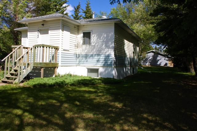 313 Centre Street, House detached with 5 bedrooms, 2 bathrooms and 5 parking in Neilburg SK | Image 5