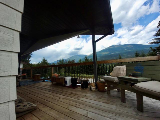 7814 Railway Avenue, House detached with 3 bedrooms, 3 bathrooms and 5 parking in Central Kootenay E BC | Image 24