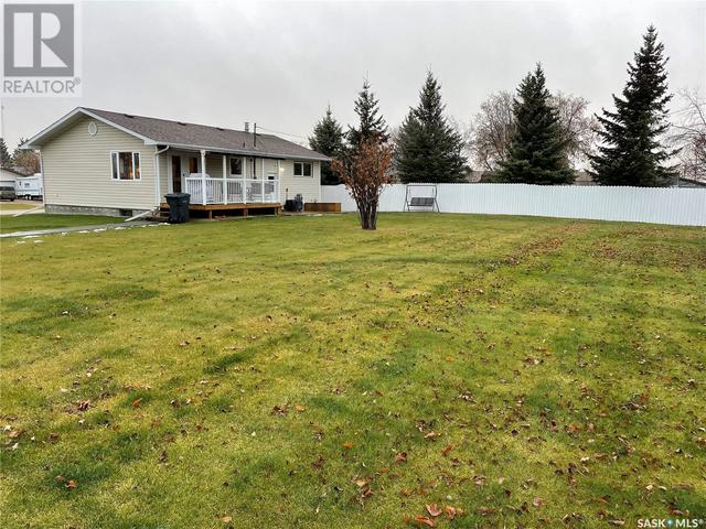 109 2nd Street Nw, House detached with 4 bedrooms, 2 bathrooms and null parking in Goodsoil SK | Image 27
