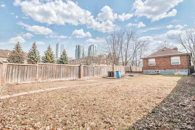 108 Ellerslie Ave, House detached with 2 bedrooms, 1 bathrooms and 2 parking in Toronto ON | Image 11