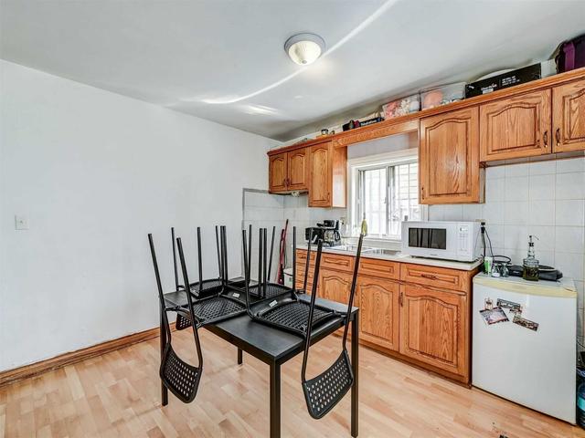 33 Denison Ave, House detached with 6 bedrooms, 3 bathrooms and 2 parking in Toronto ON | Image 11