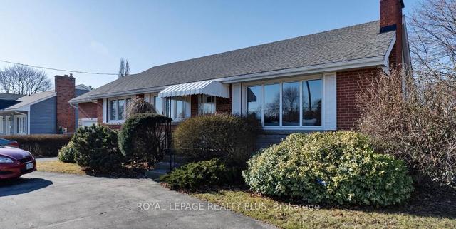 676 Walker's Line, House detached with 4 bedrooms, 1 bathrooms and 6 parking in Burlington ON | Image 1