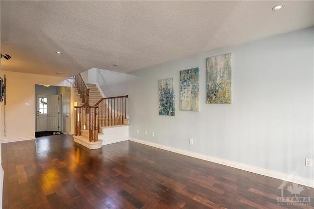 424 Evenwood Private, Townhouse with 3 bedrooms, 3 bathrooms and 2 parking in Ottawa ON | Image 6