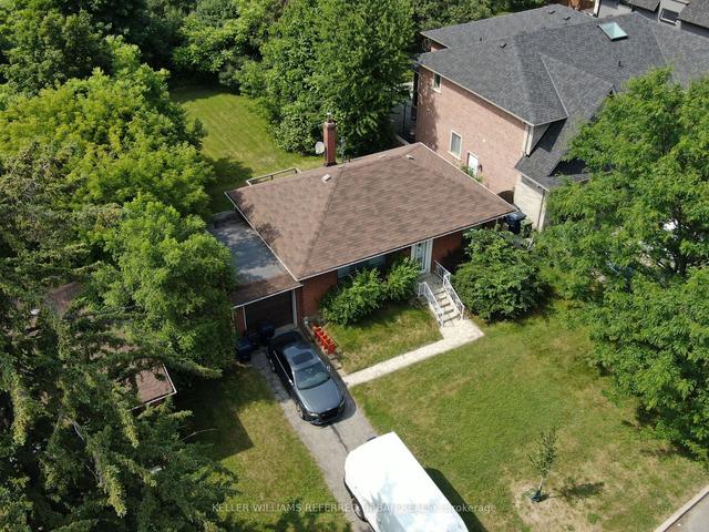 134 Upper Canada Dr, House detached with 2 bedrooms, 1 bathrooms and 4 parking in Toronto ON | Image 8