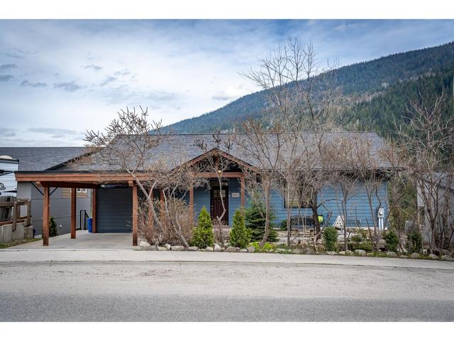 2430 Perrier Lane, House detached with 4 bedrooms, 3 bathrooms and 2 parking in Nelson BC | Image 2