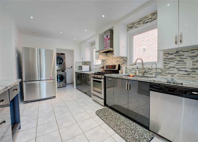 137 Wexford Rd, House detached with 3 bedrooms, 4 bathrooms and 4 parking in Brampton ON | Image 5