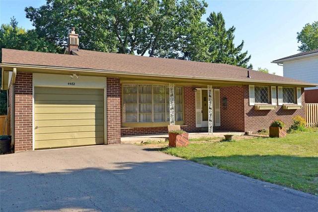 4482 Cosburn Cres, House detached with 3 bedrooms, 2 bathrooms and 5 parking in Burlington ON | Image 1