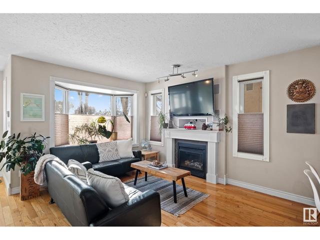 7326 111 Av Nw, House detached with 4 bedrooms, 2 bathrooms and null parking in Edmonton AB | Image 5