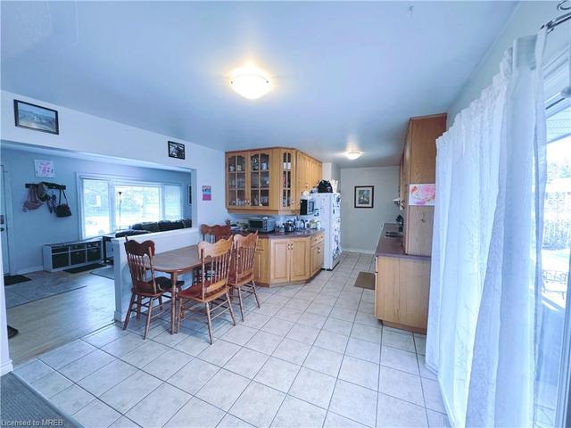 215 Bellehaven Drive, House detached with 5 bedrooms, 2 bathrooms and 7 parking in Waterloo ON | Image 11