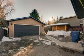 422 Oakhill Place Sw, House detached with 4 bedrooms, 2 bathrooms and 4 parking in Calgary AB | Image 39