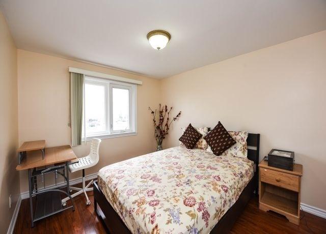 11 Townhouse Cres, Townhouse with 3 bedrooms, 2 bathrooms and 2 parking in Brampton ON | Image 12