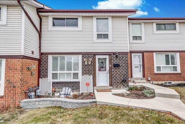 9 Groves Lane, Townhouse with 3 bedrooms, 3 bathrooms and 2 parking in Ajax ON | Image 1