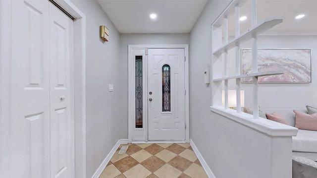 134 Confederation Dr, House detached with 3 bedrooms, 2 bathrooms and 4 parking in Toronto ON | Image 18
