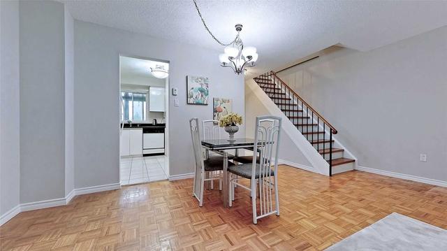 9 Steeves Crt, House detached with 3 bedrooms, 2 bathrooms and 3 parking in Vaughan ON | Image 4