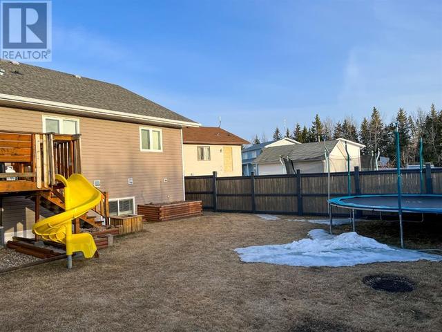 8 Lavoie Street, House detached with 5 bedrooms, 3 bathrooms and 4 parking in Northern Sunrise County AB | Image 36