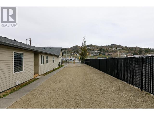 1090 Coronation Avenue, House detached with 2 bedrooms, 1 bathrooms and 8 parking in Kelowna BC | Image 4