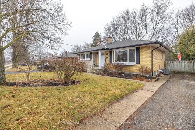 86 Knightswood Blvd, House detached with 3 bedrooms, 2 bathrooms and 3 parking in Guelph ON | Image 12