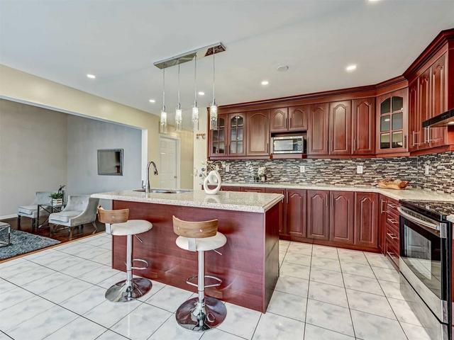 20 Himalaya St, House detached with 5 bedrooms, 6 bathrooms and 6 parking in Brampton ON | Image 17