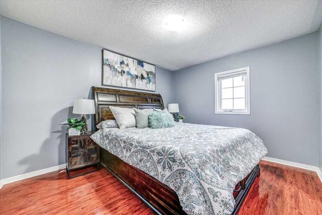 19 Stirrup Crt, House attached with 3 bedrooms, 3 bathrooms and 3 parking in Brampton ON | Image 8