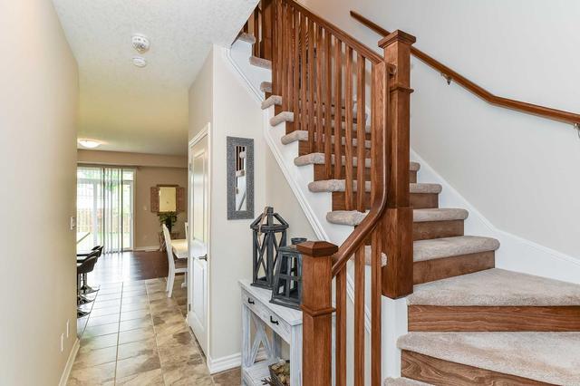 134 Law Dr, House attached with 3 bedrooms, 3 bathrooms and 1 parking in Guelph ON | Image 2
