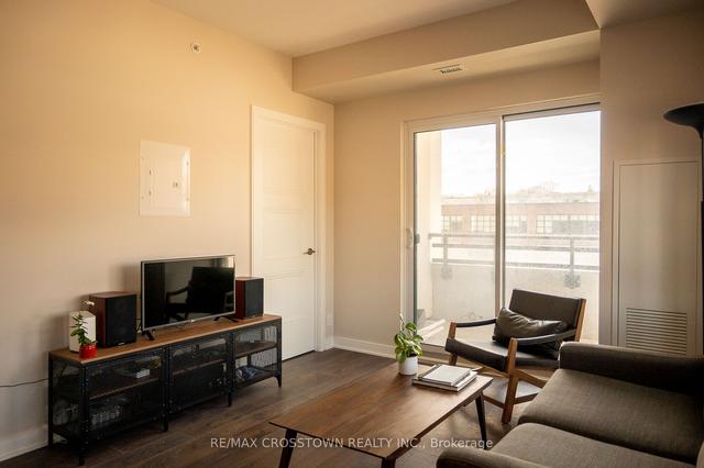 306 - 1 Neighbourhood Lane, Condo with 1 bedrooms, 1 bathrooms and 1 parking in Toronto ON | Image 3