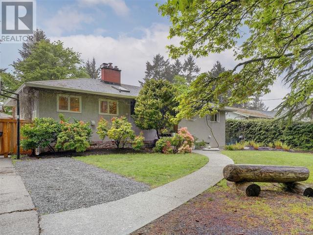 4530 Vantreight Dr, House detached with 7 bedrooms, 4 bathrooms and 6 parking in Saanich BC | Image 1