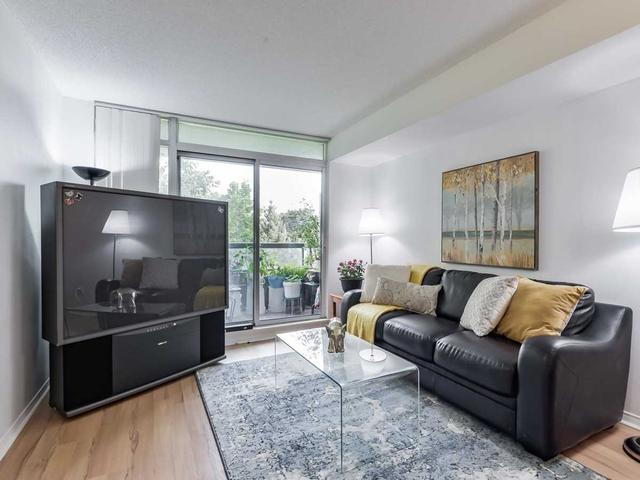 305 - 5 Emerald Lane, Condo with 2 bedrooms, 1 bathrooms and 1 parking in Vaughan ON | Image 2