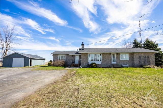 1709 County Rd 31 Road, House detached with 6 bedrooms, 3 bathrooms and 10 parking in North Dundas ON | Image 1