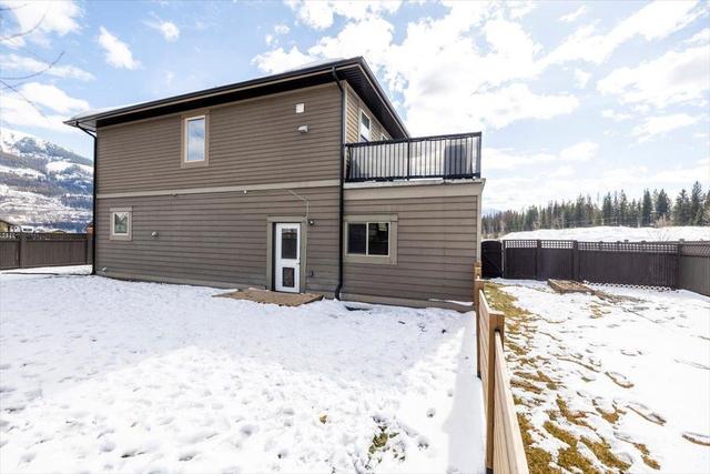 2221 Black Hawk Drive, House detached with 3 bedrooms, 2 bathrooms and 4 parking in Sparwood BC | Image 37