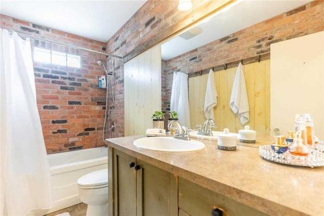 85 Booth St, House detached with 2 bedrooms, 1 bathrooms and 4 parking in St. Catharines ON | Image 11