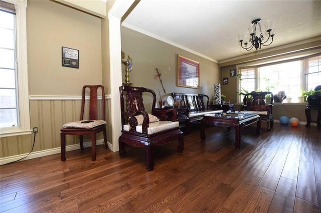 1187 Trillium Crt, House detached with 4 bedrooms, 2 bathrooms and 6 parking in Oshawa ON | Image 5