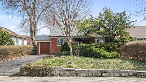 27 Arcadian Circ, House detached with 4 bedrooms, 2 bathrooms and 3 parking in Toronto ON | Card Image