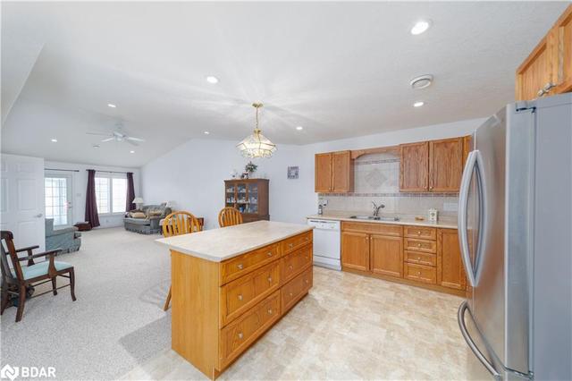 99 Meadow Lane, House attached with 2 bedrooms, 1 bathrooms and 2 parking in Wasaga Beach ON | Image 12