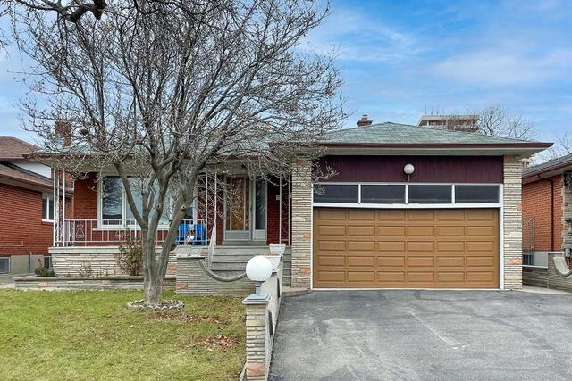73 Blacksmith Cres, House detached with 3 bedrooms, 2 bathrooms and 4 parking in Toronto ON | Image 1