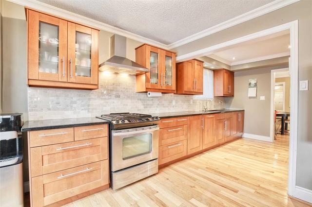 3548 Cherrington Cres, House detached with 4 bedrooms, 4 bathrooms and 6 parking in Mississauga ON | Image 3