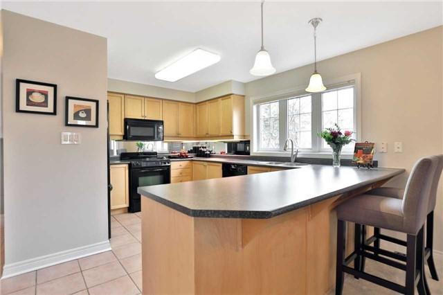 1 - 223 Rebecca St, Townhouse with 2 bedrooms, 3 bathrooms and 2 parking in Oakville ON | Image 4