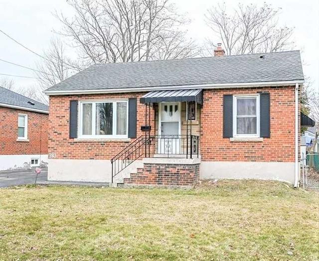 783 Queensdale Ave E, House detached with 2 bedrooms, 2 bathrooms and 4 parking in Hamilton ON | Image 1