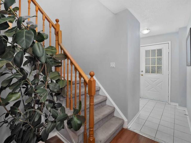 50 Brisbane Crt, Townhouse with 3 bedrooms, 3 bathrooms and 2 parking in Brampton ON | Image 15