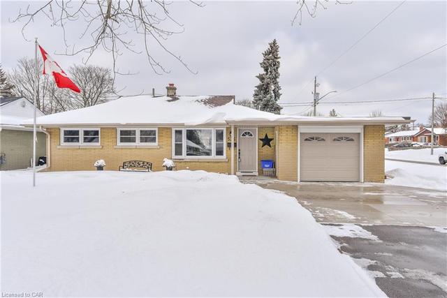 535 Bishop Street N, House detached with 4 bedrooms, 1 bathrooms and 4 parking in Cambridge ON | Image 1
