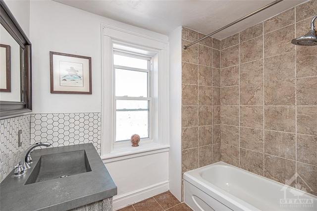 981 Gladstone Avenue, Townhouse with 2 bedrooms, 1 bathrooms and 2 parking in Ottawa ON | Image 16