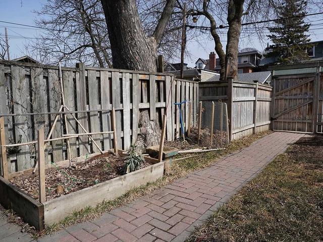 697 Shaw St, House semidetached with 3 bedrooms, 2 bathrooms and 2 parking in Toronto ON | Image 21