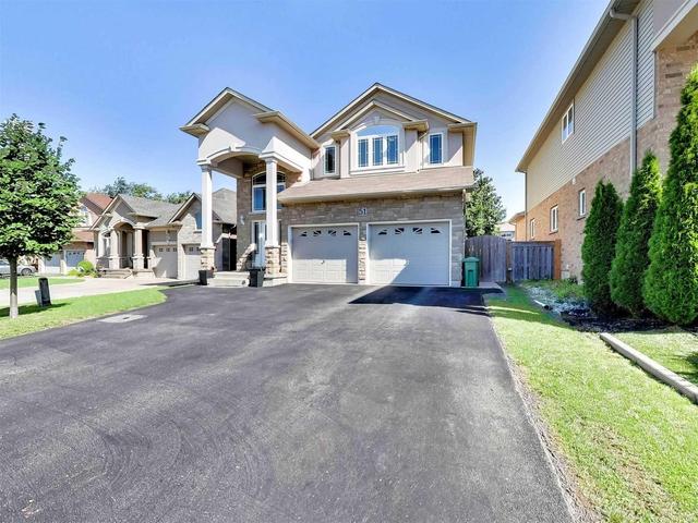 51 Arrowhead Dr, House detached with 4 bedrooms, 3 bathrooms and 6 parking in Hamilton ON | Image 2