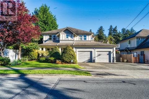 817 Rogers Ave, Saanich, BC, V8X3R1 | Card Image