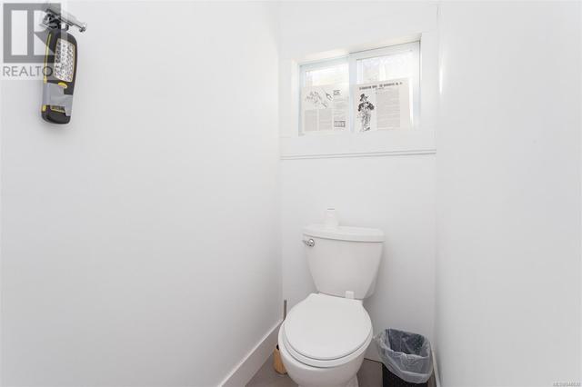 1010 Mason St, House detached with 5 bedrooms, 2 bathrooms and 4 parking in Victoria BC | Image 22