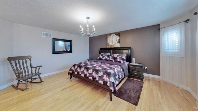 3719 Pearlstone Dr, House detached with 4 bedrooms, 4 bathrooms and 4 parking in Mississauga ON | Image 11