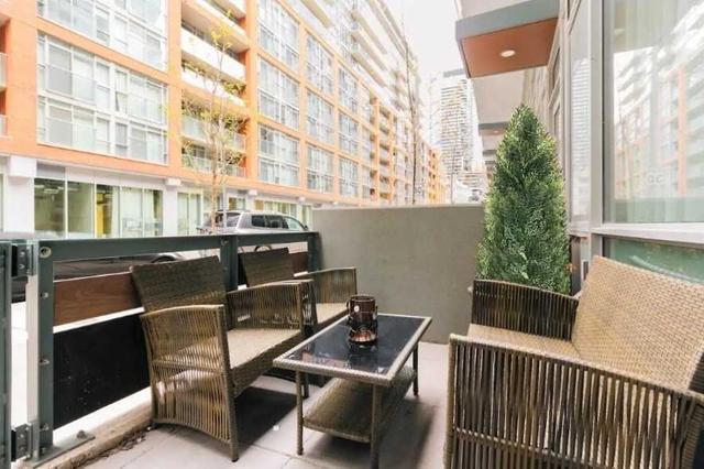 th 10 - 30 Nelson St, Townhouse with 3 bedrooms, 3 bathrooms and 2 parking in Toronto ON | Image 13