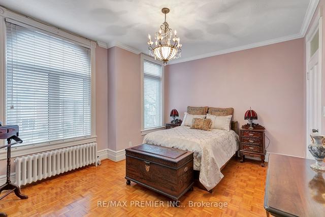 32 Robinson St, House attached with 4 bedrooms, 2 bathrooms and 1 parking in Toronto ON | Image 8
