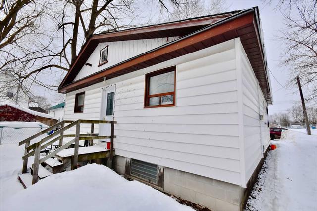 363 Ellen St, House detached with 3 bedrooms, 2 bathrooms and 3 parking in Midland ON | Image 11
